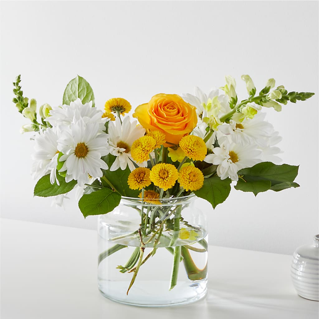 Sun Salutation Bouquet – Flowers By Mayra Inc, Freeport NY