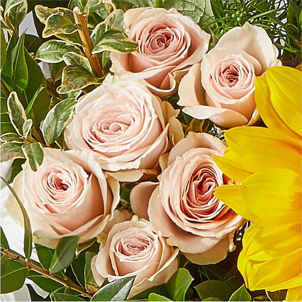 The Good Life Bouquet –  Flowers By Mayra Inc, Freeport NY